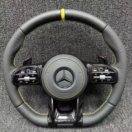 Volant Mercedes-Benz AMG – Style sport, surpiqûres rouges