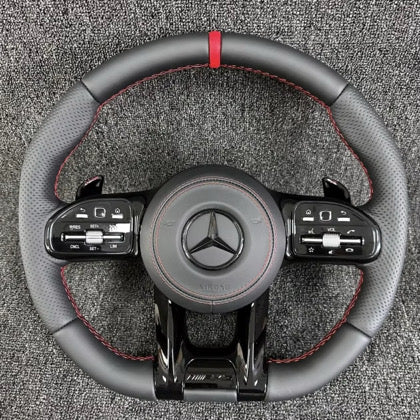 Volant Mercedes-Benz AMG – Style sport, surpiqûres rouges