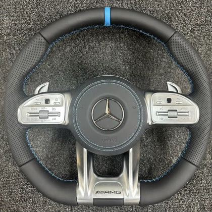 Volant Mercedes-Benz AMG – Style sport, surpiqûres bleues