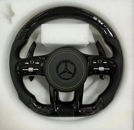 Volant Mercedes-Benz – Carbone & surpiqûres Jaunes LEDs intégrées
